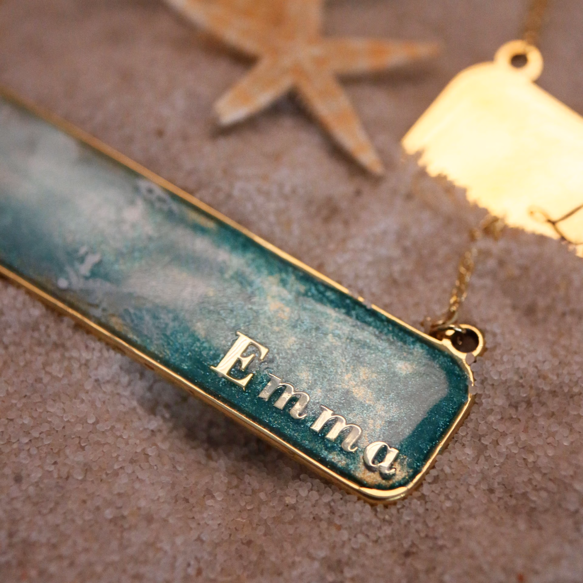 Personalized necklace bar seashell beach necklace emerald